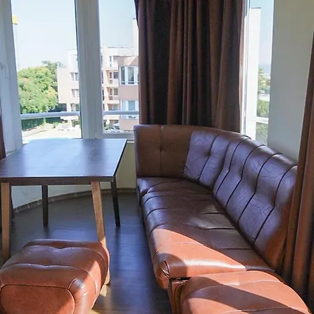 Jolly Apartment *